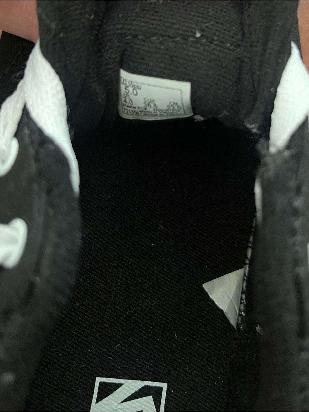 VANS NWOT Black and White Low-Top Canvas Sneakers - Picture 6 of 7